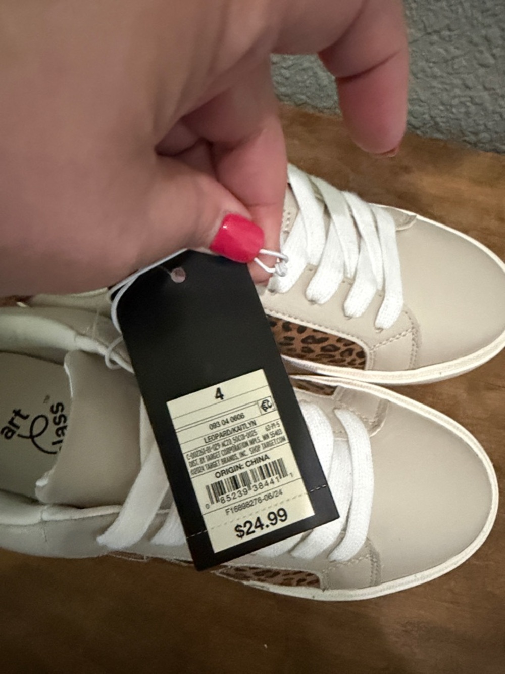 Art Class White Sneakers with Leopard Panels and Metallic Star size 4 - Picture 4 of 6